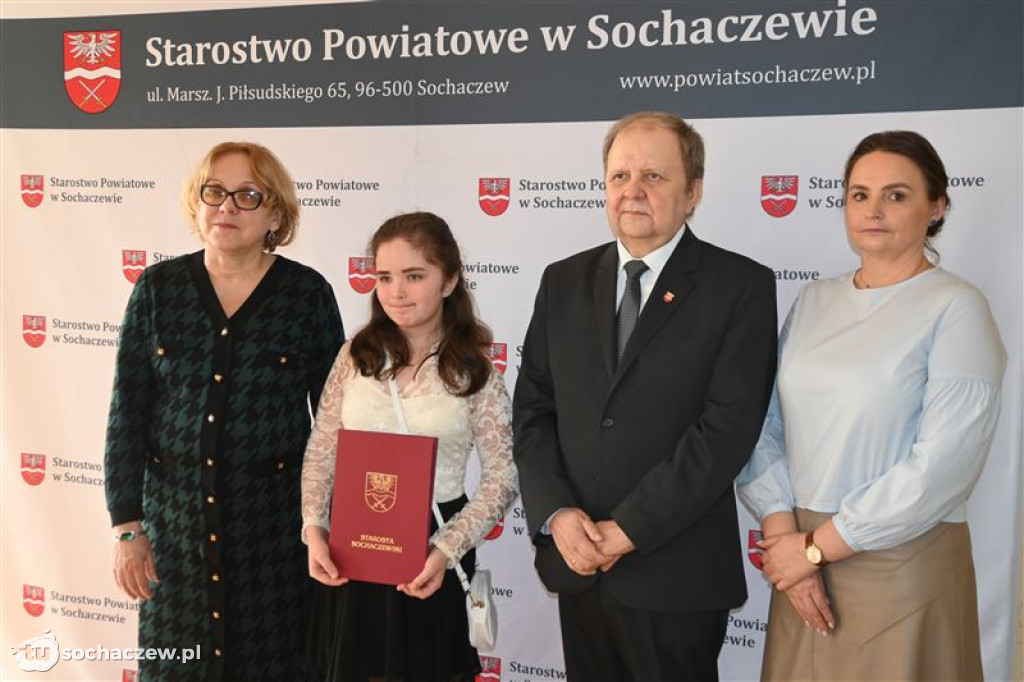 Stypendia starosty wręczone