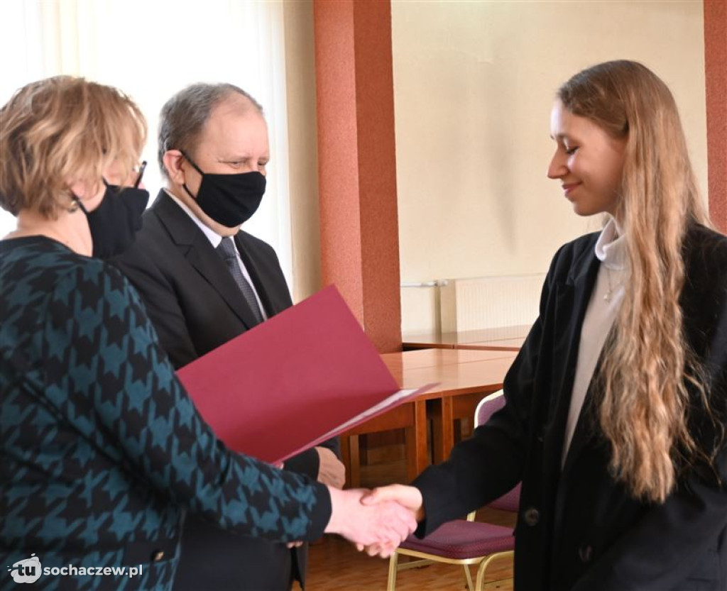 Stypendia starosty wręczone