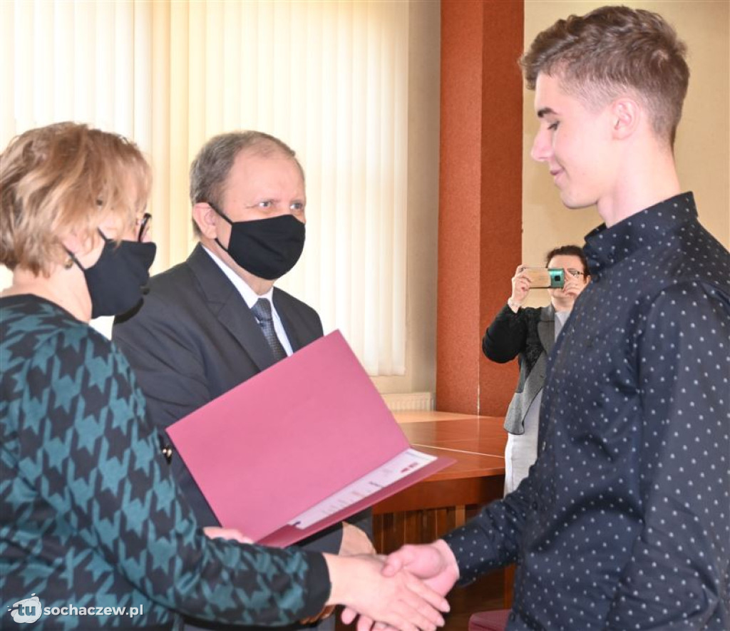 Stypendia starosty wręczone