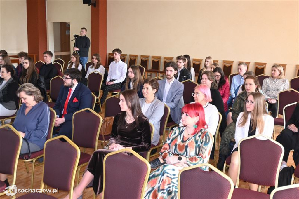 Stypendia starosty wręczone