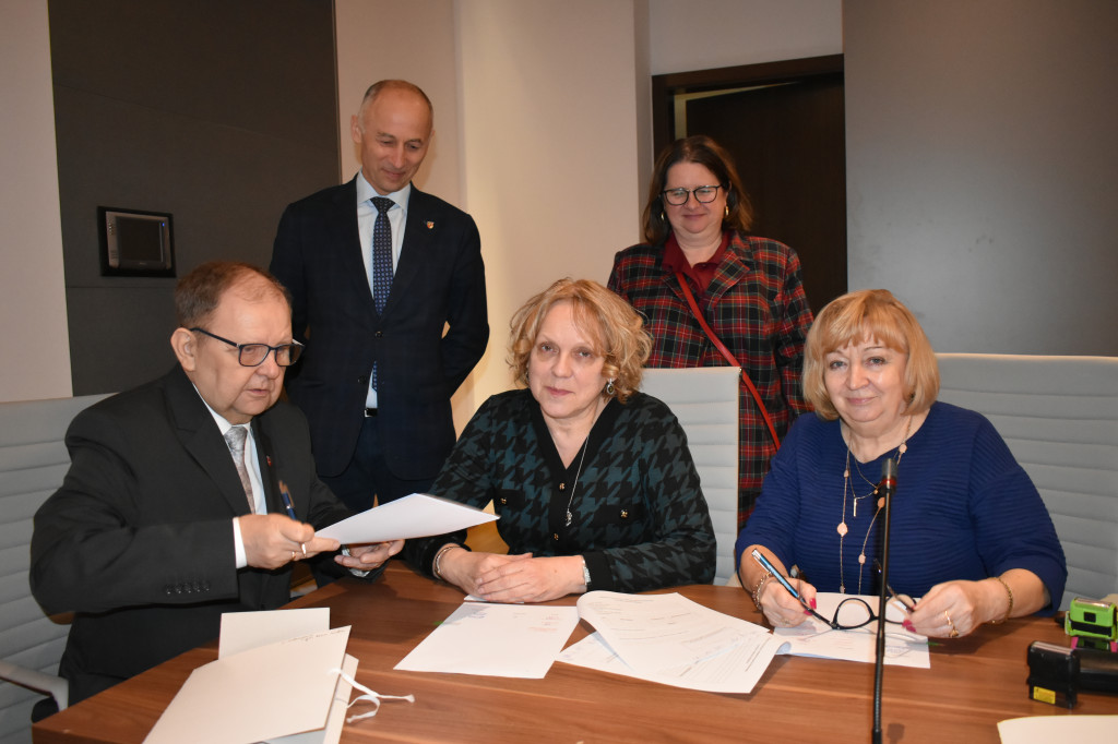 Bezpieczne drogi w ramach CPK: podpisanie umów