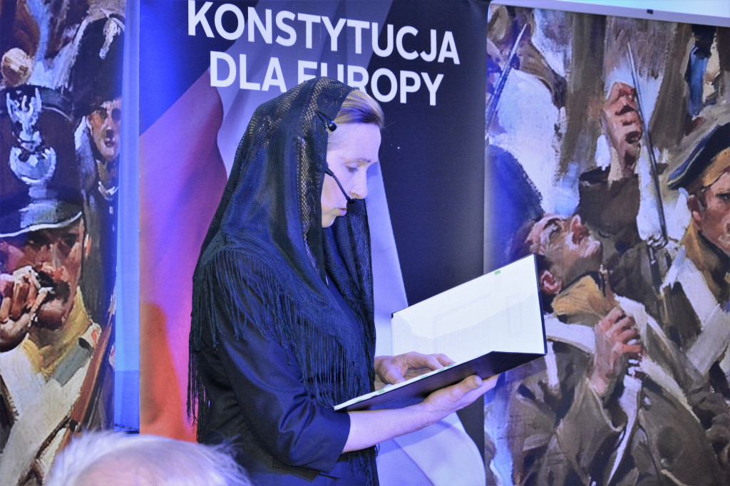Uroczyste czytanie konstytucji europejskiej w Sannikach