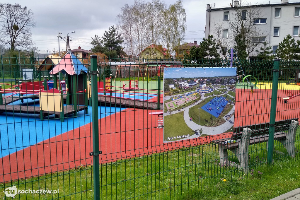 Nowe tablice na placu zabaw w Graincach