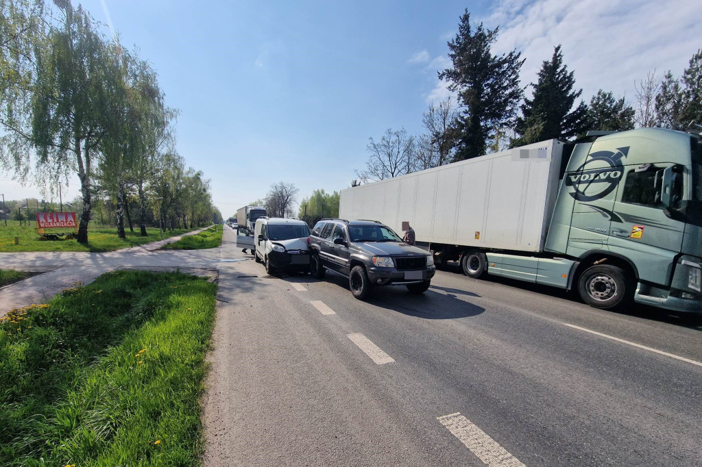 Zderzenia samochodów w pobliżu ronda żyrardowskiego