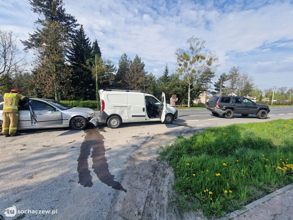 Zderzenia samochodów w pobliżu ronda żyrardowskiego