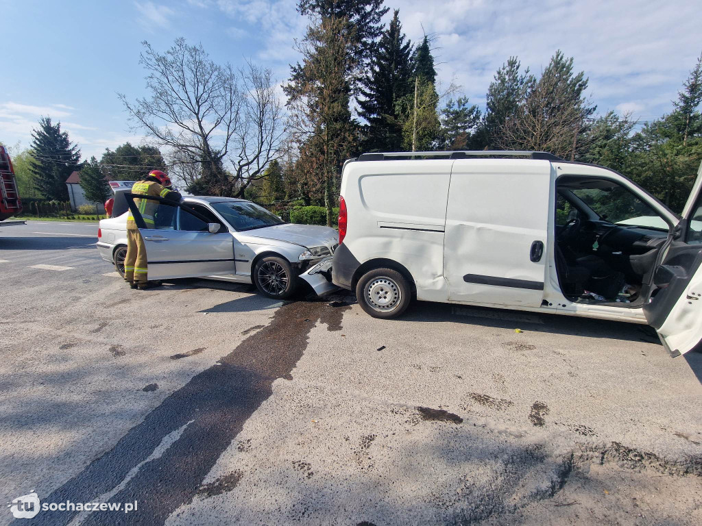 Zderzenia samochodów w pobliżu ronda żyrardowskiego