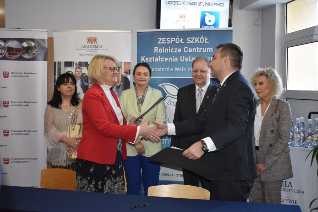 Ogrodnik z nowym partnerem