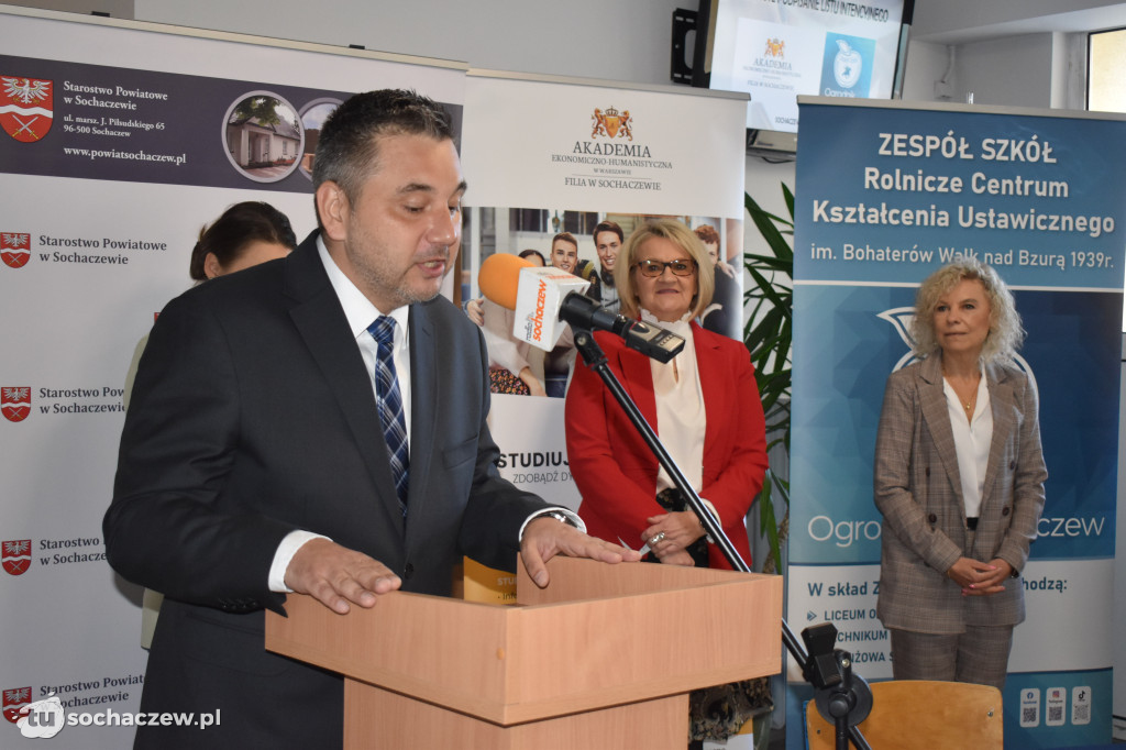 Ogrodnik z nowym partnerem