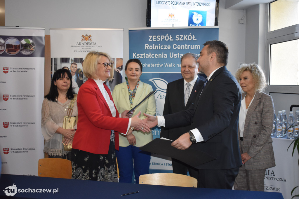 Ogrodnik z nowym partnerem