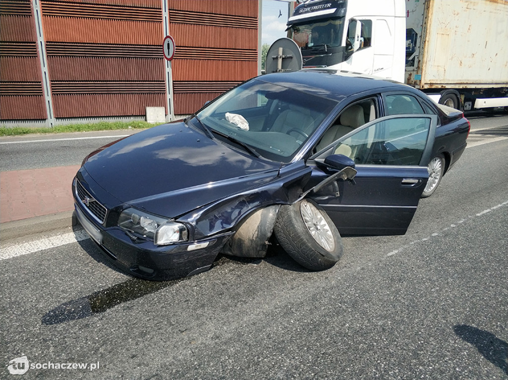 Zdarzenie drogowe na rondzie w Kuznocinie