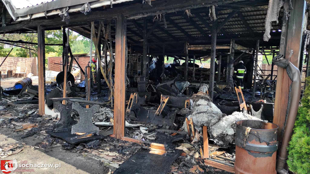 Pożar w Młodzieszynku, lokal gastronomiczny spłonął doszczętnie