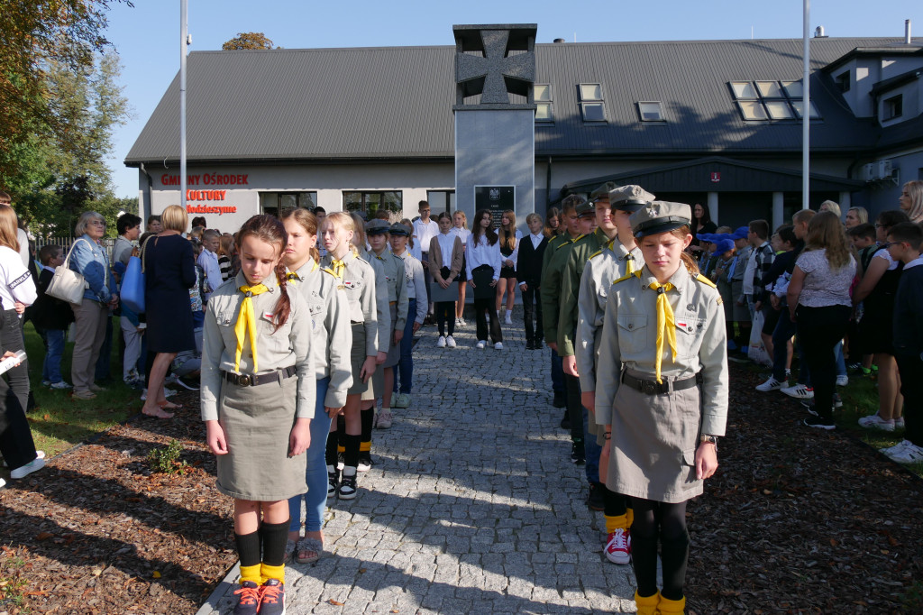Apel ku czci poległych w Młodzieszynie