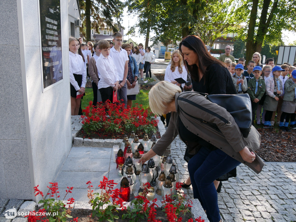 Apel ku czci poległych w Młodzieszynie