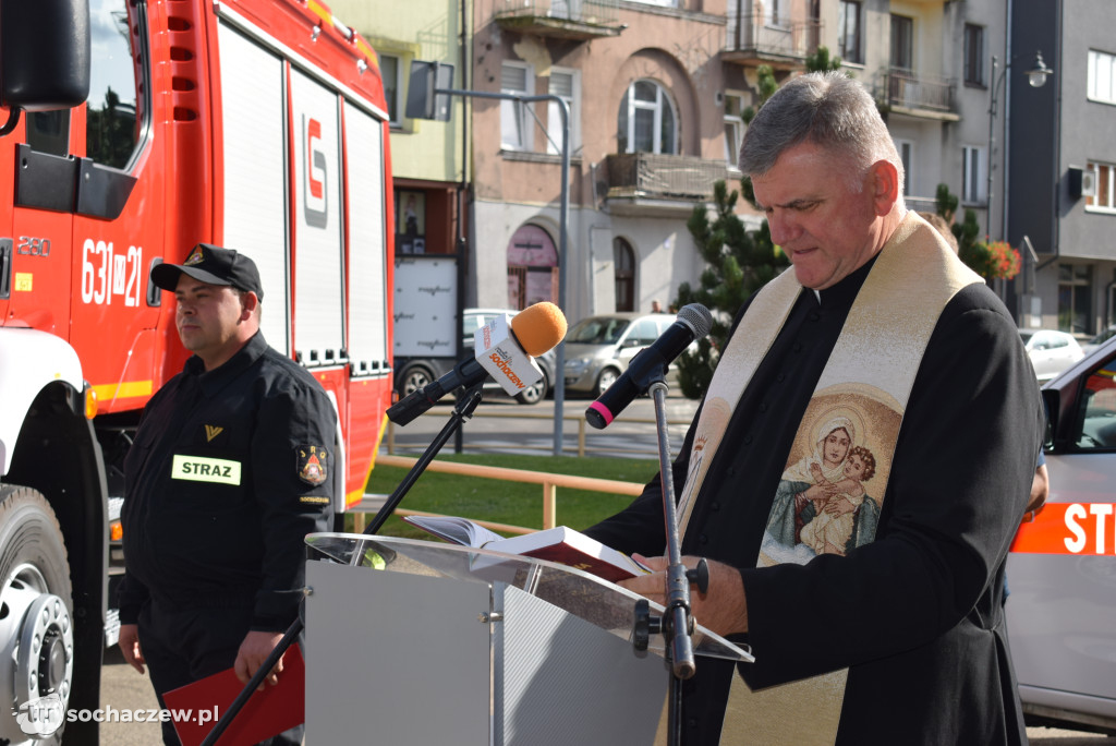 Komenda straży w Sochaczewie z nowym wozem