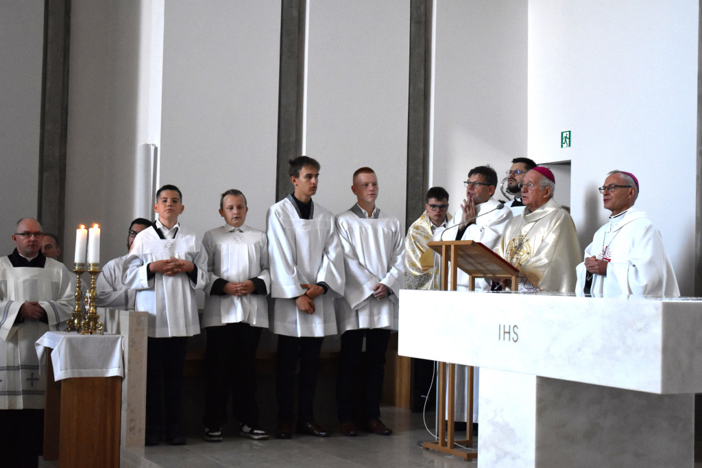 Konsekracja nowego kościoła w Guzowie