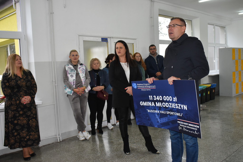 Dofinansowanie na budowę hali sportowej w Młodzieszynie