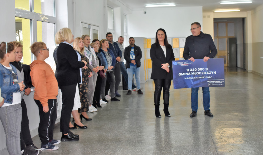 Dofinansowanie na budowę hali sportowej w Młodzieszynie