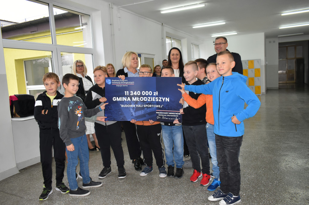 Dofinansowanie na budowę hali sportowej w Młodzieszynie