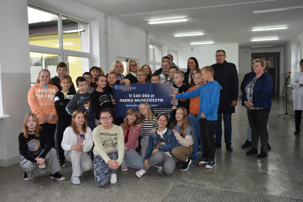 Dofinansowanie na budowę hali sportowej w Młodzieszynie