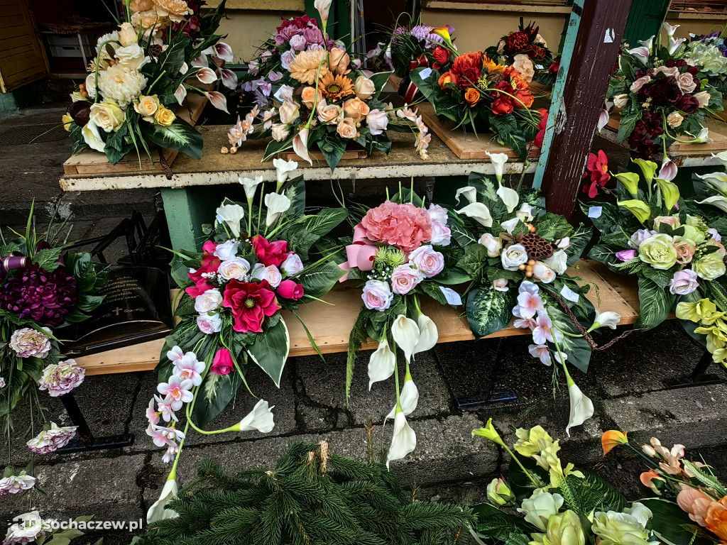 Przygotowania do Wszystkich Świętych w Sochaczewie