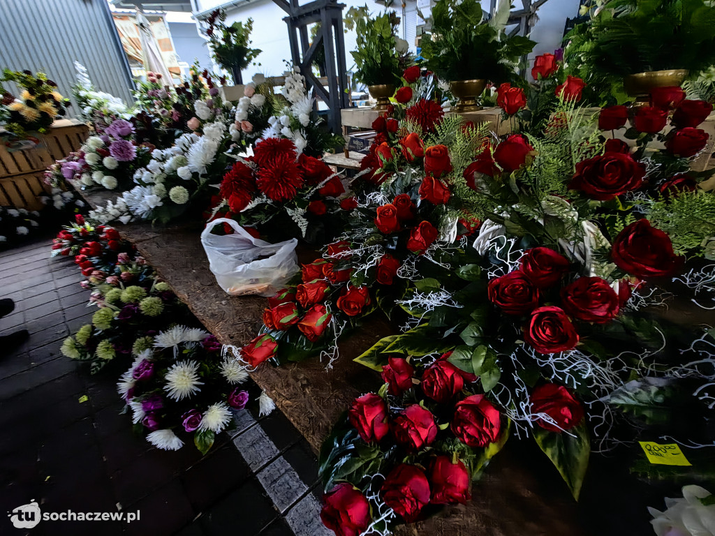 Przygotowania do Wszystkich Świętych w Sochaczewie