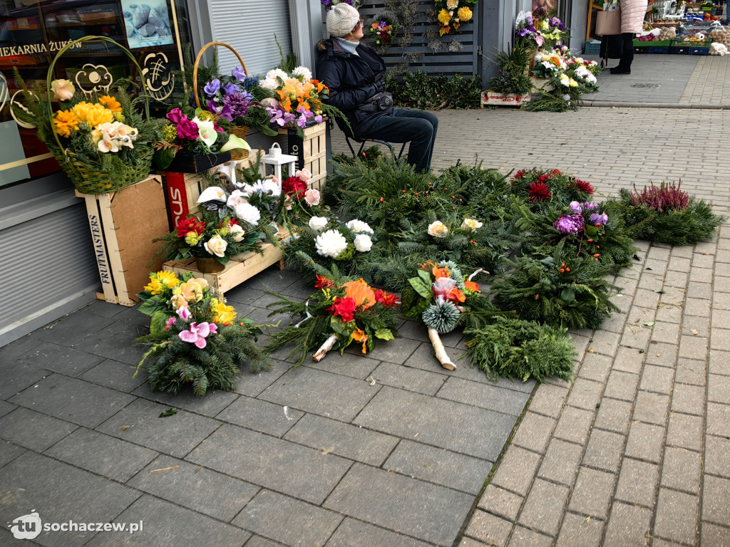 Przygotowania do Wszystkich Świętych w Sochaczewie
