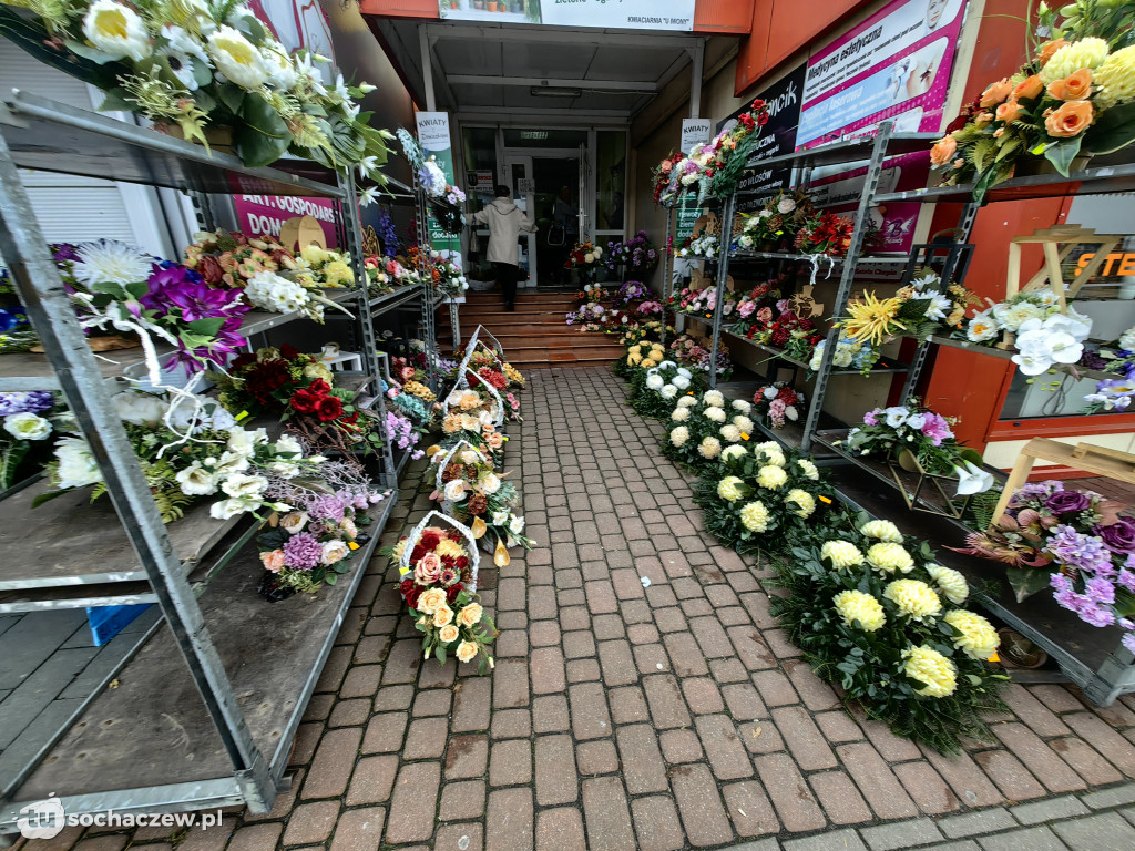 Przygotowania do Wszystkich Świętych w Sochaczewie