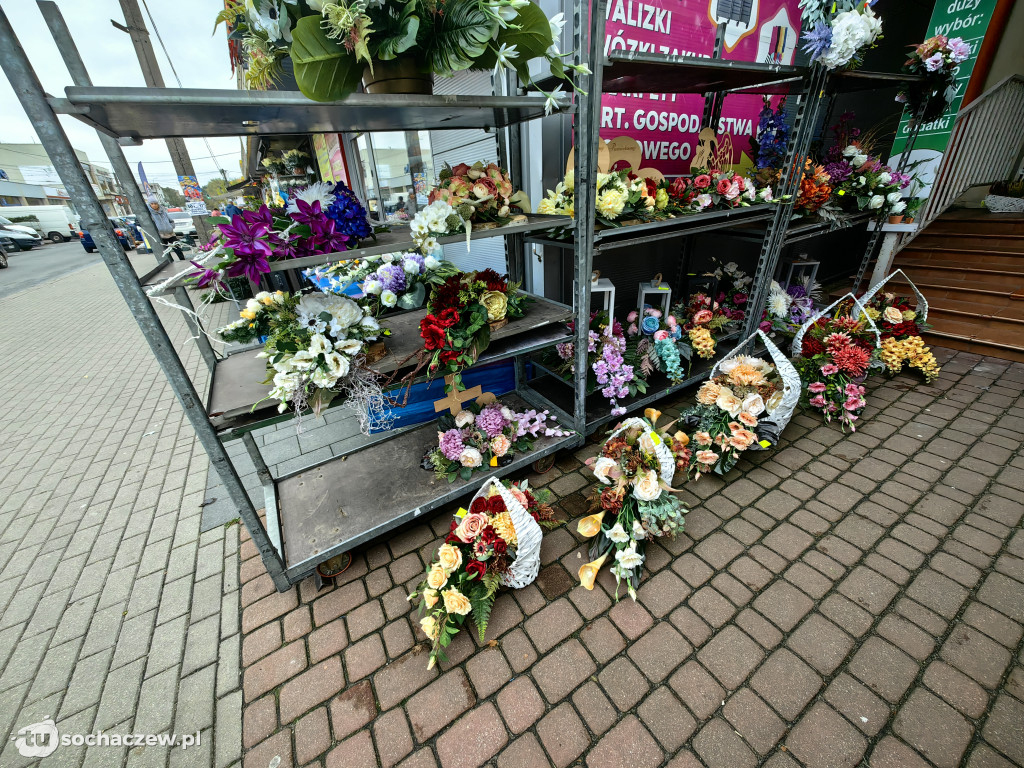 Przygotowania do Wszystkich Świętych w Sochaczewie