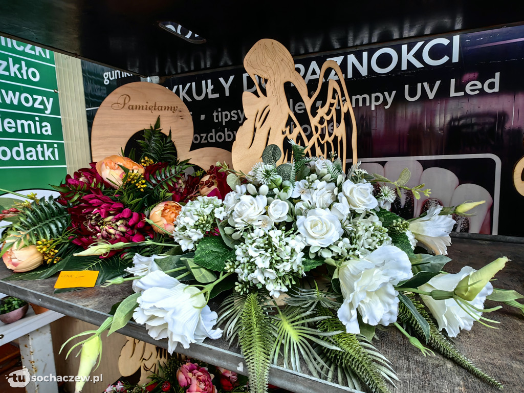 Przygotowania do Wszystkich Świętych w Sochaczewie