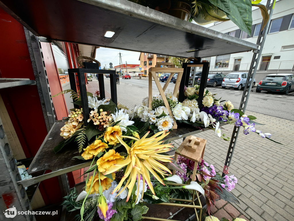 Przygotowania do Wszystkich Świętych w Sochaczewie