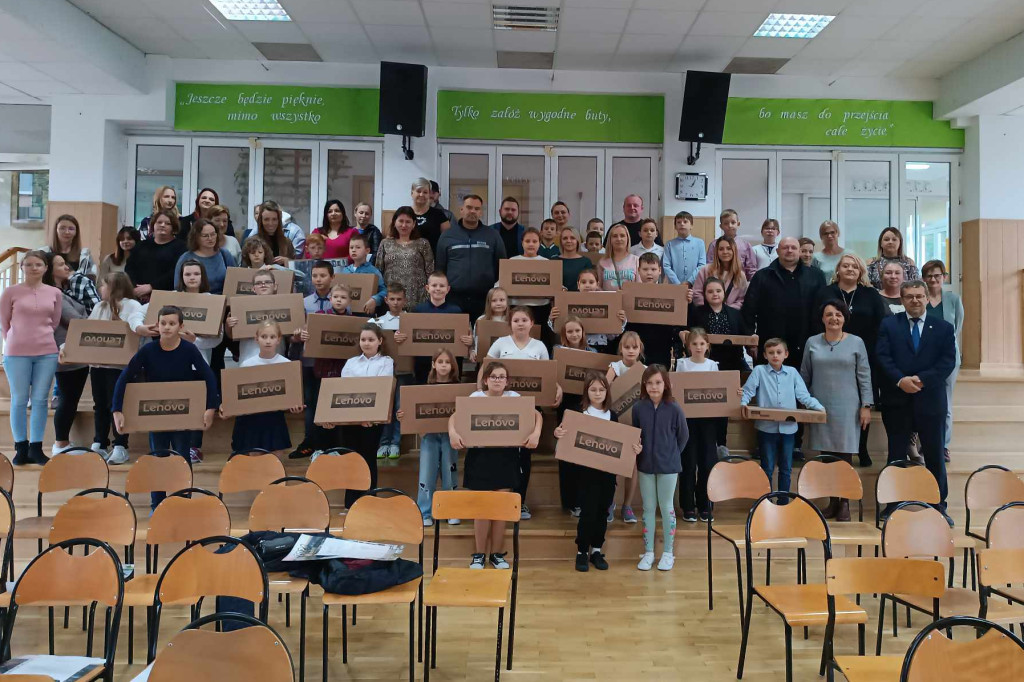 Darmowe laptopy trafiły do czwartoklasistów z gminy Iłów