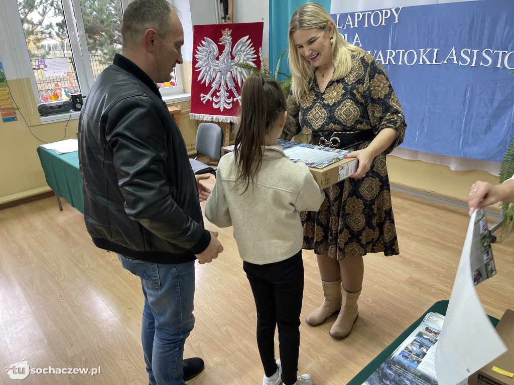 Darmowe laptopy trafiły do czwartoklasistów z gminy Iłów