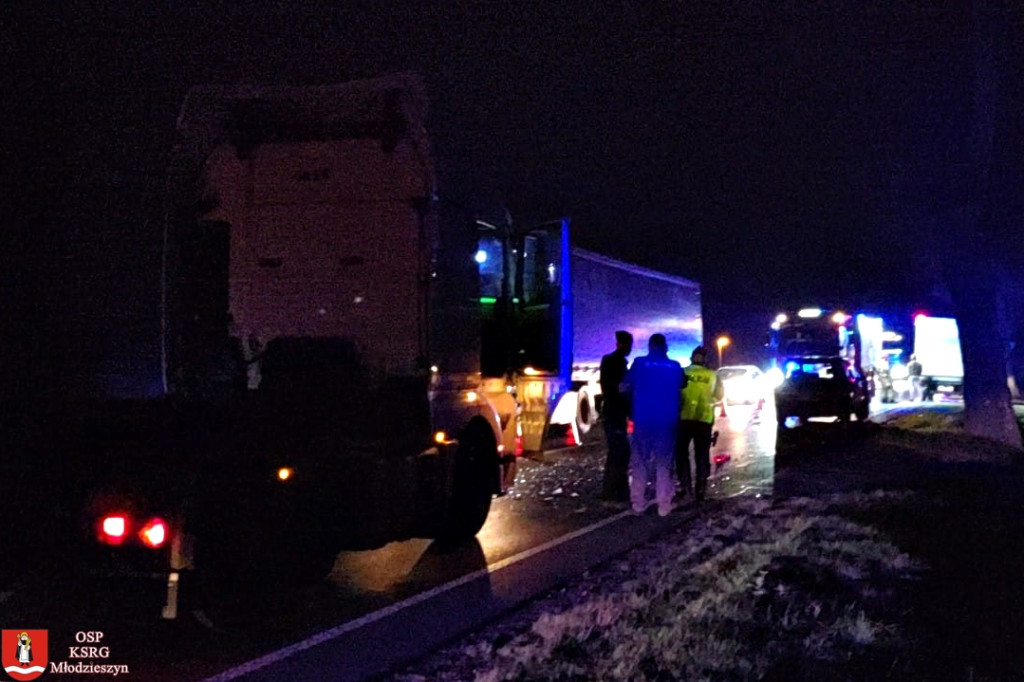 Zderzenie trzech pojazdów na DK 50 w Janowie
