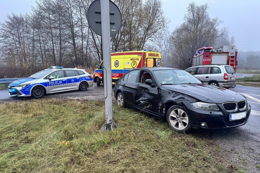 Zderzenie osobówki z ciężarówką w Lubiejewie