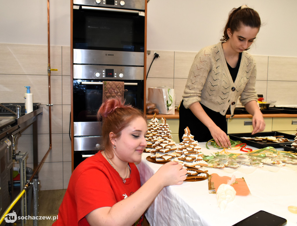 Produkcja pierniczków w Ogrodniku