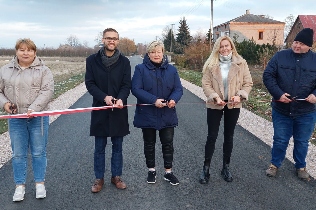 Zakończyła się przebudowa drogi gminnej Karolków Rybnowski - Nowa Wieś