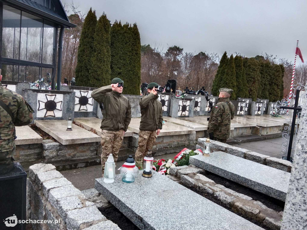 Zapłonęło VIII Światełko Pamięci dla Cichociemnych w Brzozowie Starym