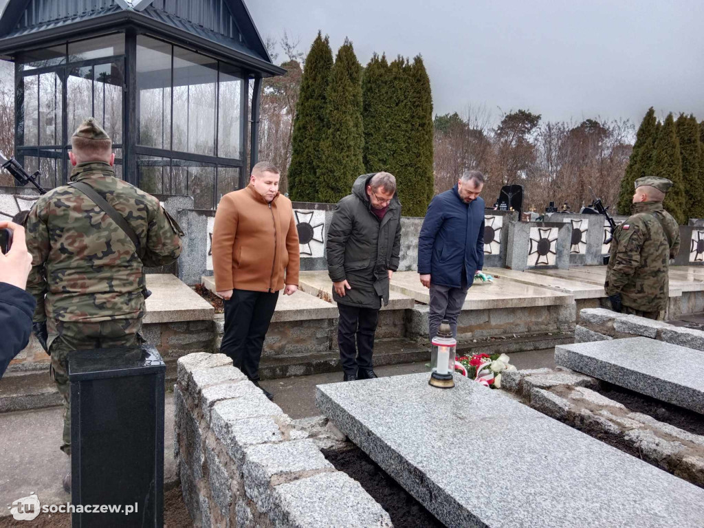 Zapłonęło VIII Światełko Pamięci dla Cichociemnych w Brzozowie Starym