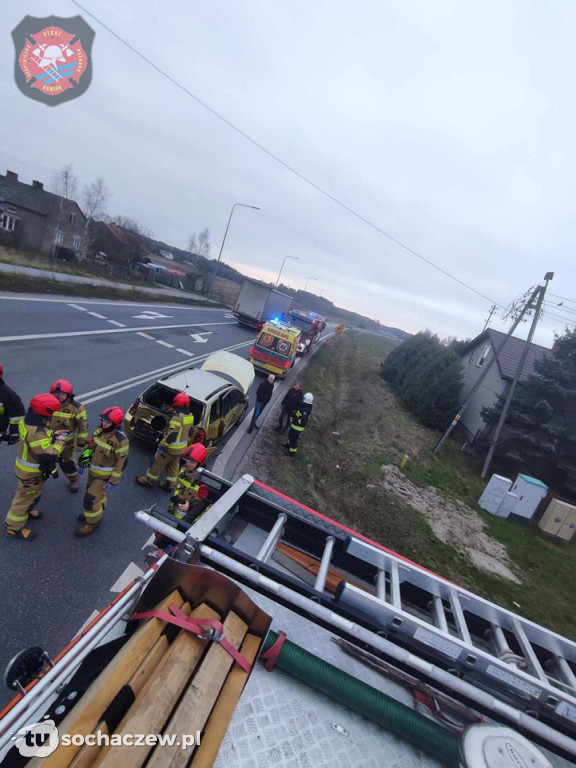 Ciężarówką w tył osobówki w Kamionie Dużym