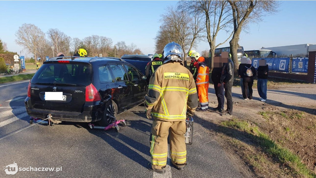 DK 92, zderzenie dwóch aut w Serokach
