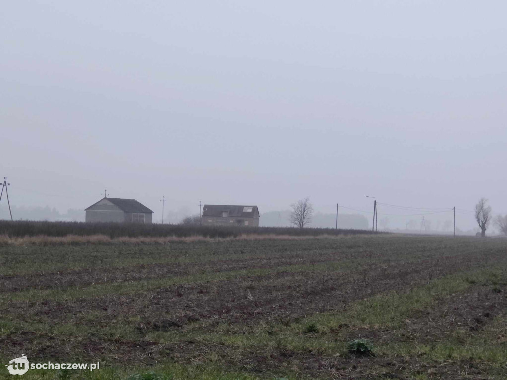 Opuszczone domy na terenie planowanego lotniska
