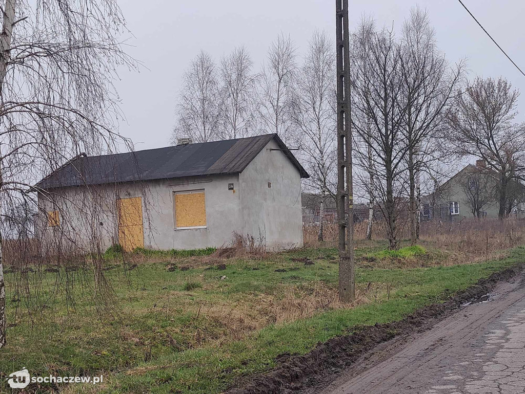 Opuszczone domy na terenie planowanego lotniska