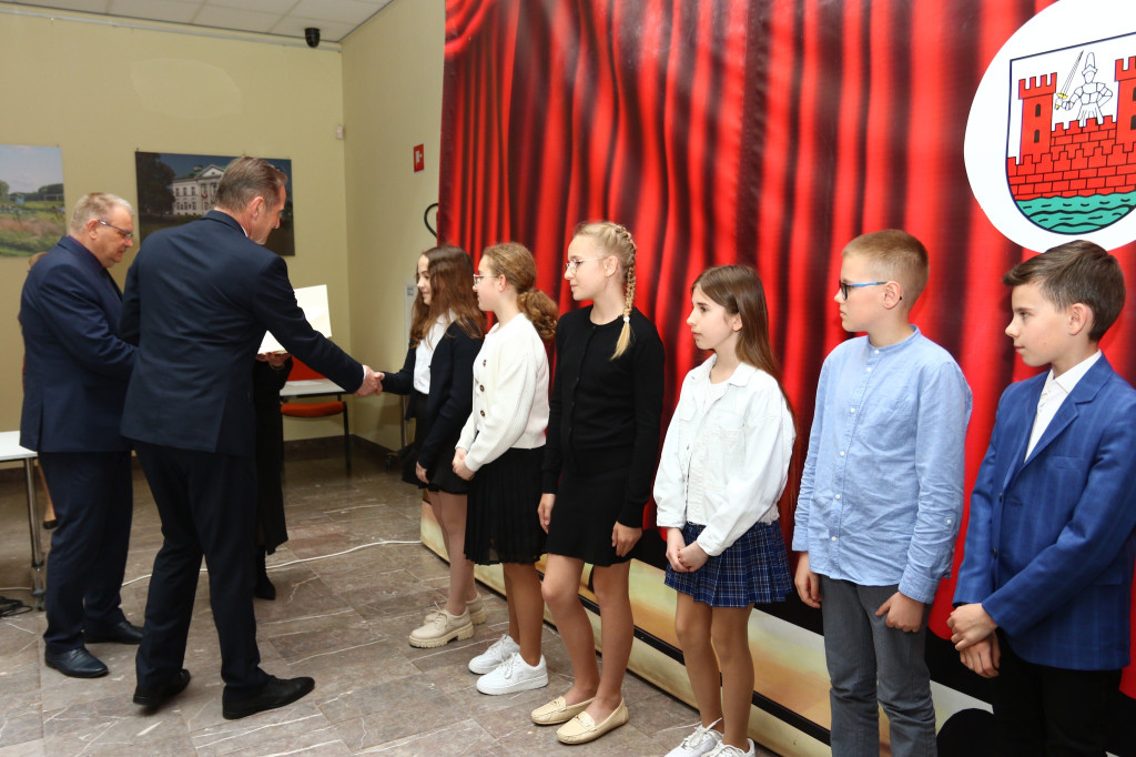 Stypendia Burmistrza rozdane