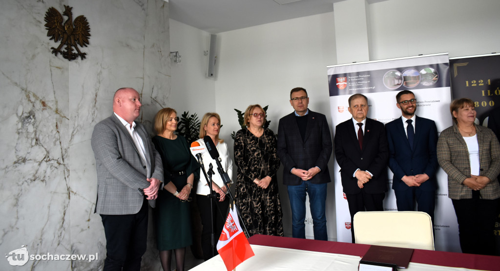 Umowa na remont 11 km dróg powiatowych podpisana