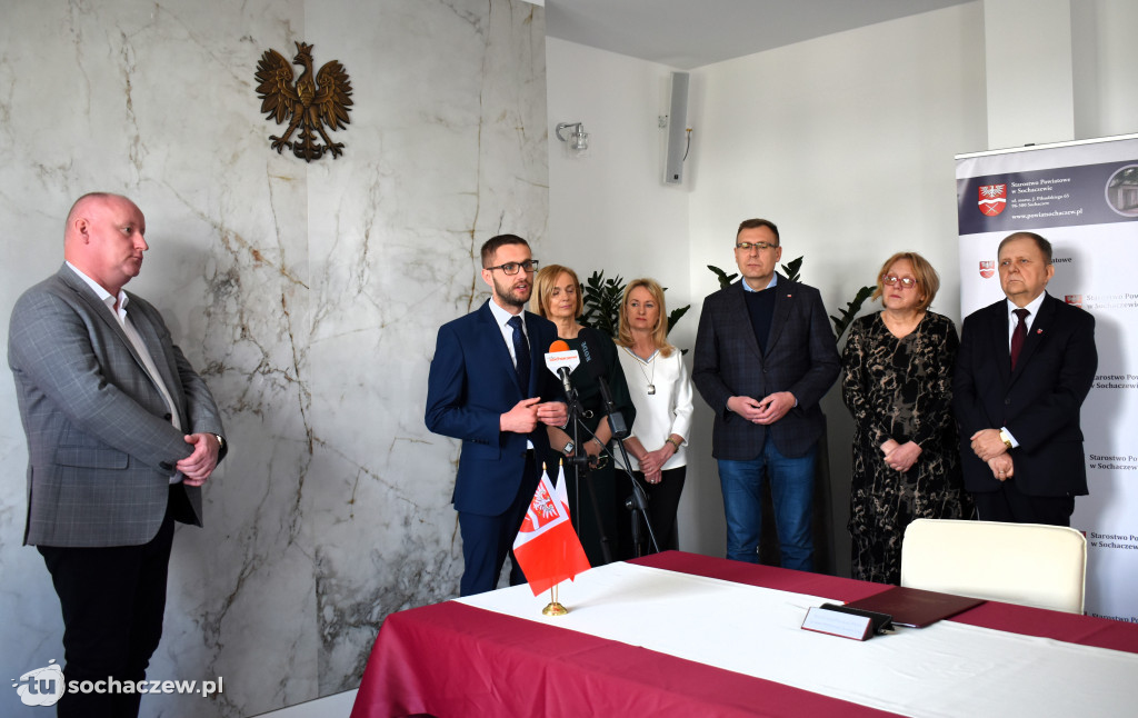 Umowa na remont 11 km dróg powiatowych podpisana
