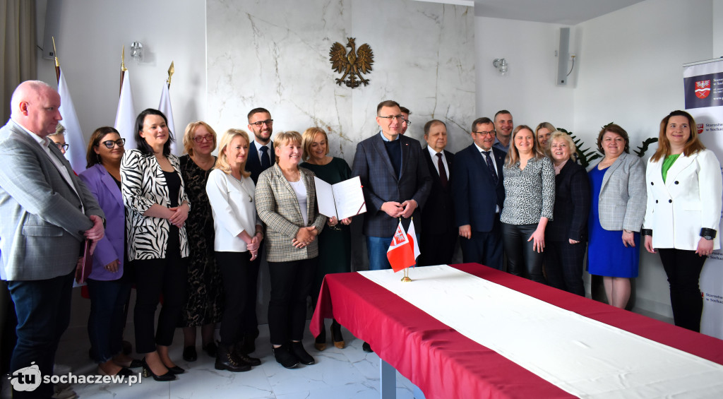 Umowa na remont 11 km dróg powiatowych podpisana