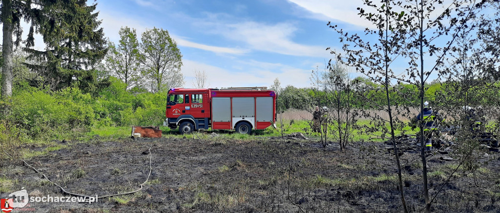 Pożar mebli i trawy w Skutkach