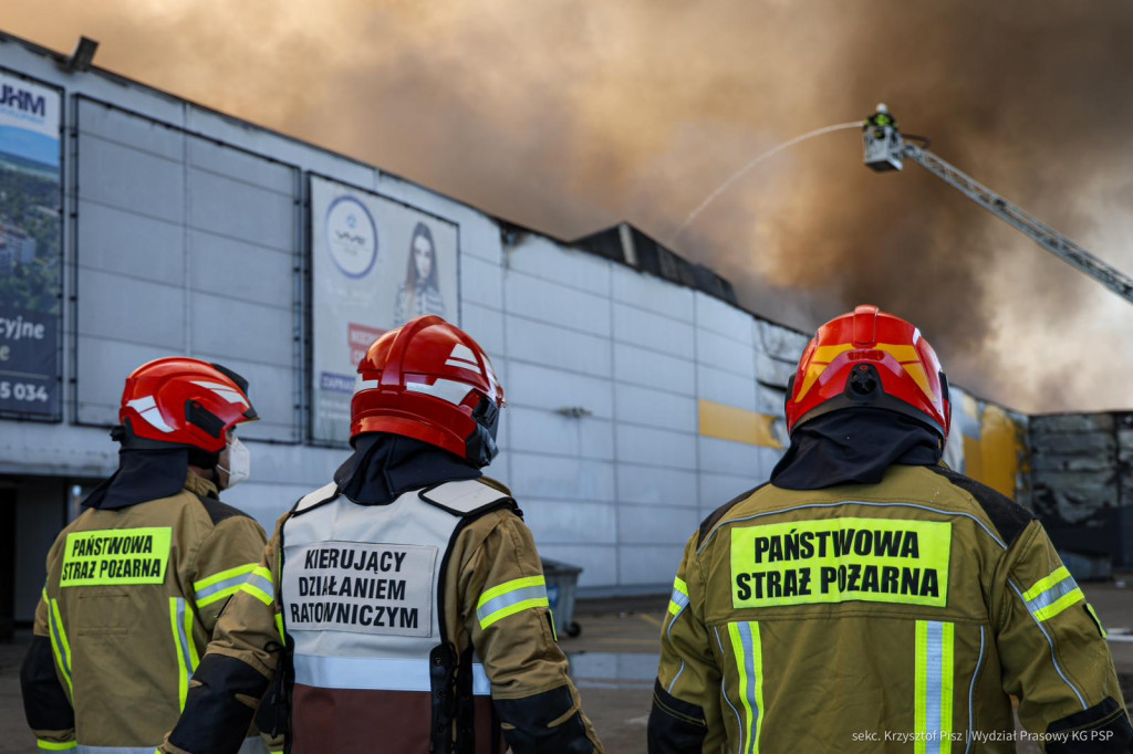 Ogromny pożar hali przy Marywilskiej