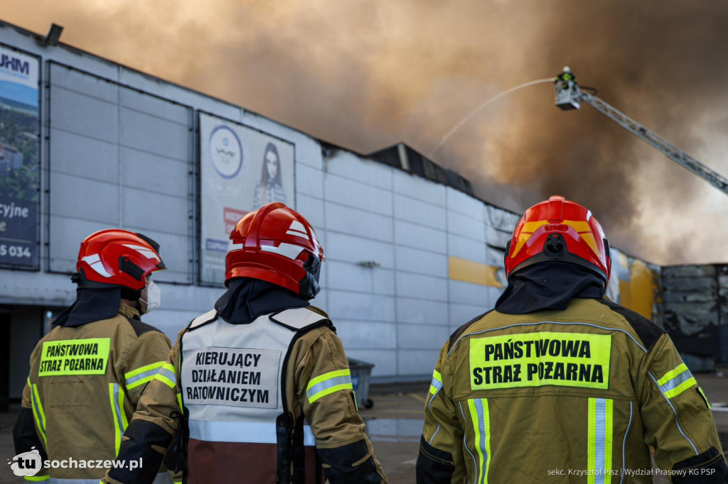 Ogromny pożar hali przy Marywilskiej