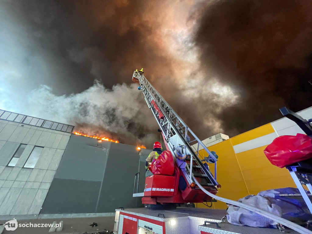 Ogromny pożar hali przy Marywilskiej